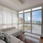Playa, Spa, Rio Y Monte Con Terraza Y Parking דירה אוריו