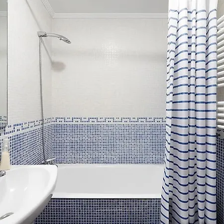 Playa, Spa, Rio Y Monte Con Terraza Y Parking דירה אוריו
